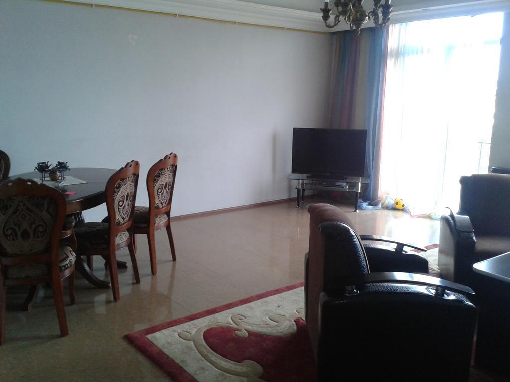 Apartment Chavchavadze 21 Batum Oda fotoğraf